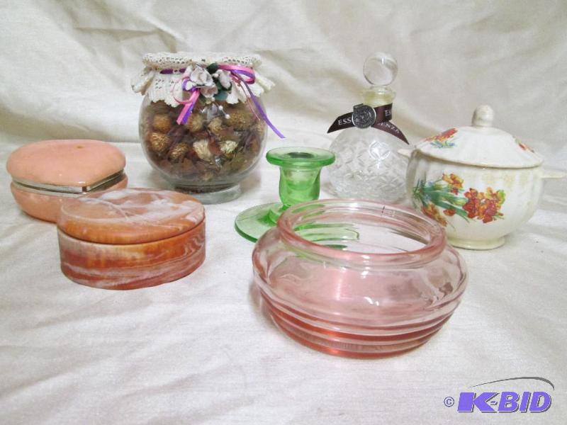 lot 129 image: Lot of vintage glass and porcelain ...