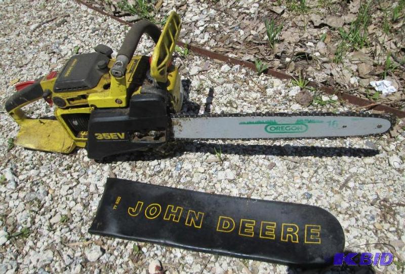 lot 13 image: John Deere chainsaw, 16 inch bar, g...
