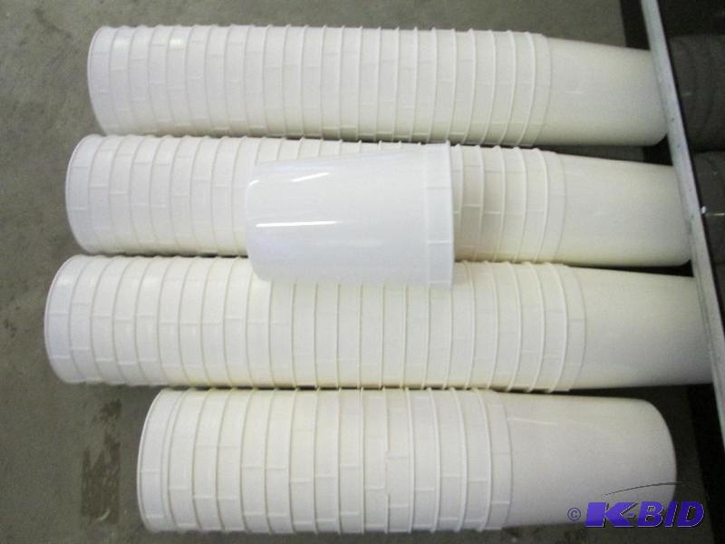lot 139 image: Lot of approximately 85 tall plasti...