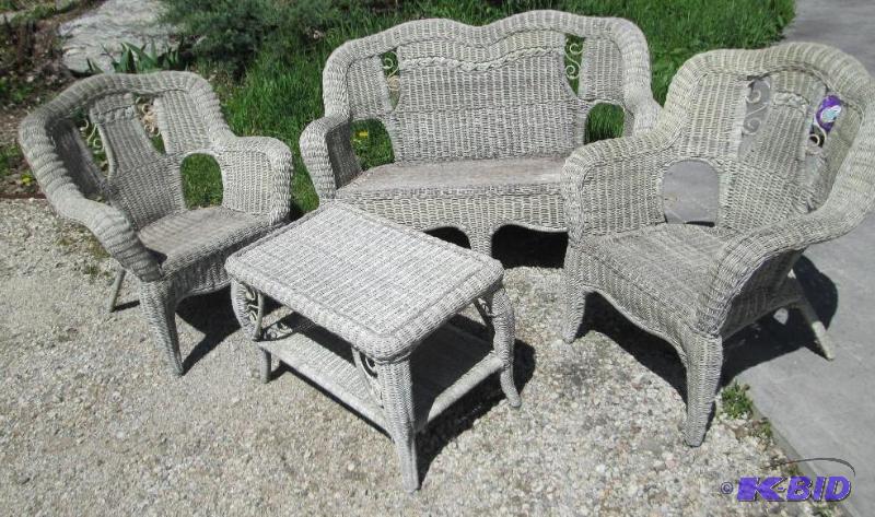 lot 3 image: Nice outdoor wicker furniture set, ...