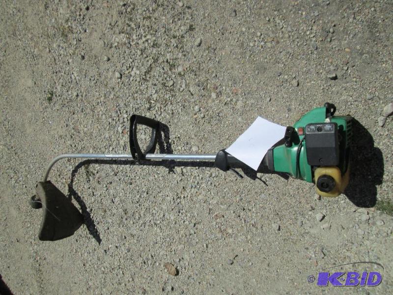 lot 59 image: Weed Eater week whip, needs a tuneu...