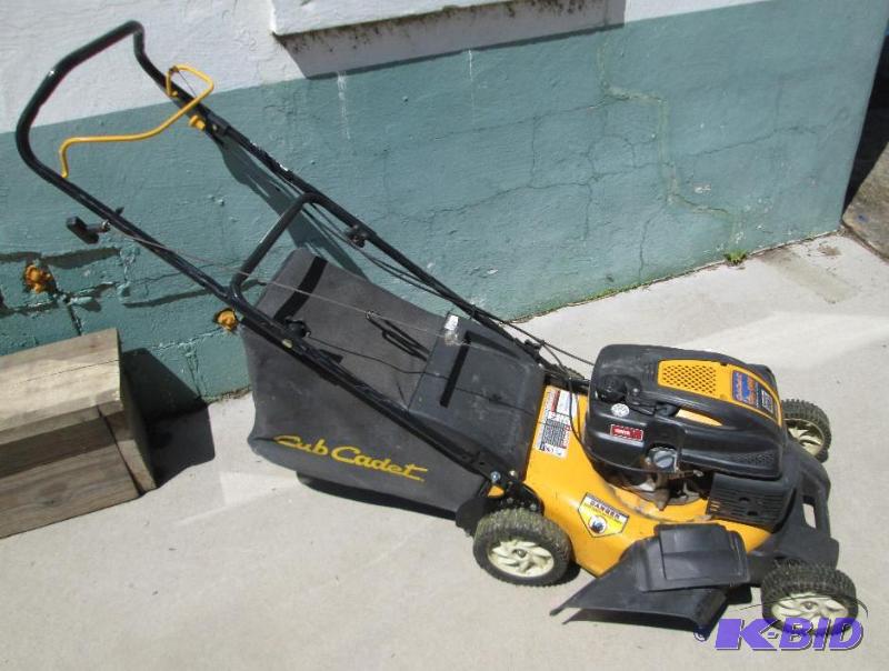 lot 6 image: Cub Cadet mulch, spout or bagging p...