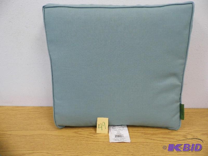 lot 49 image: Smith & Hawken Patio Chair Cushion