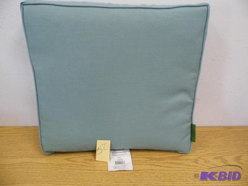 lot 50 image: Smith & Hawken Patio Chair Cushion