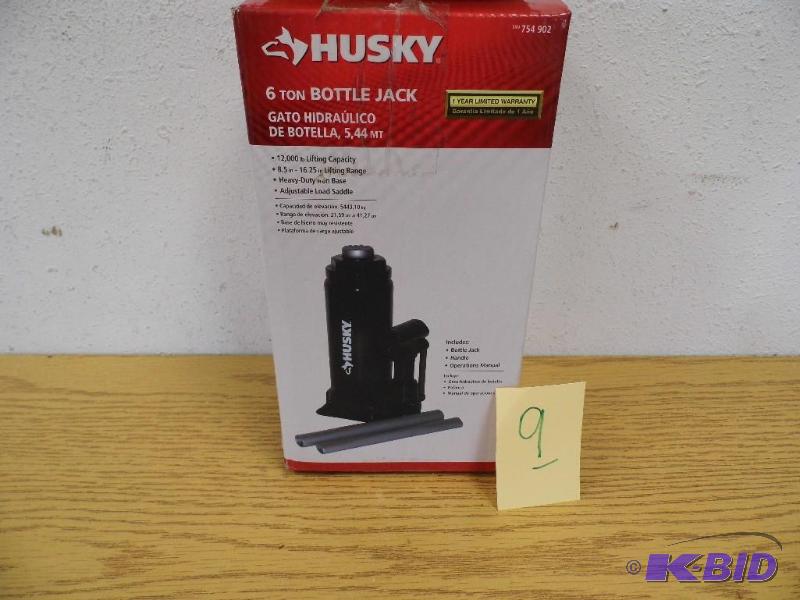 lot 9 image: Husky 6 Ton Bottle Jack