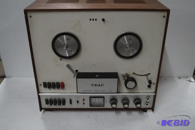 Reel to reel tape recorder