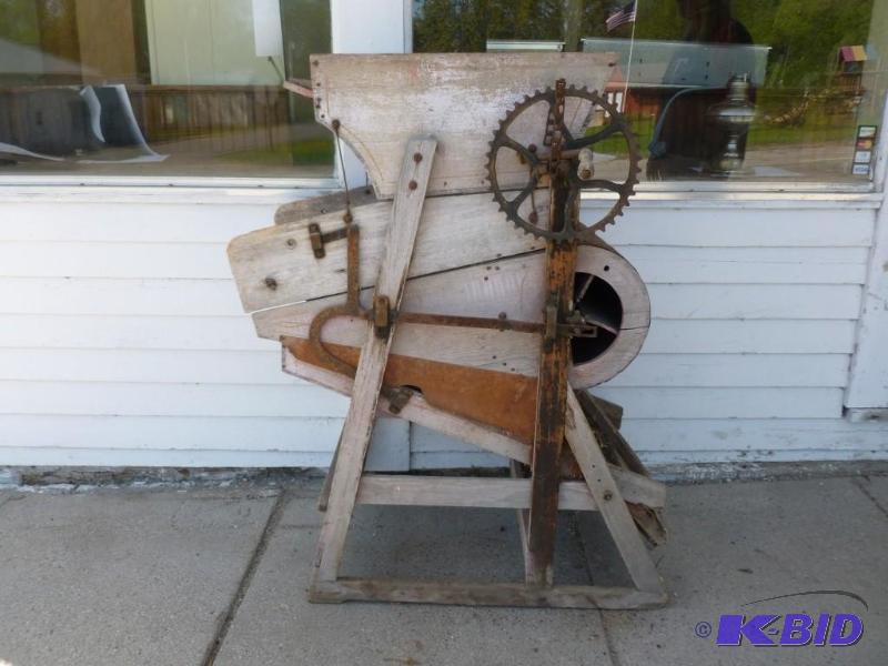 lot 1 image: Large Antique Sperry Minnesota Fann...