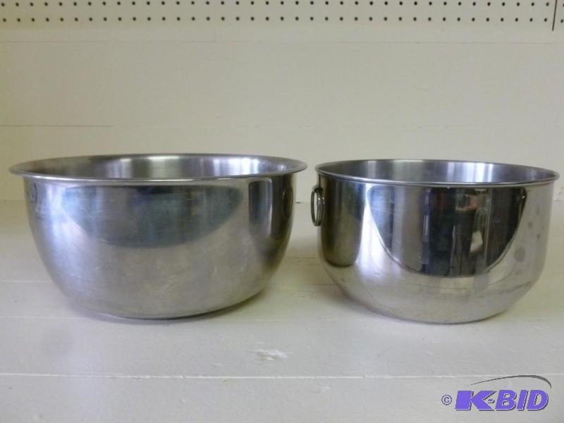 lot 106 image: Lot of two stainless steel mixing b...