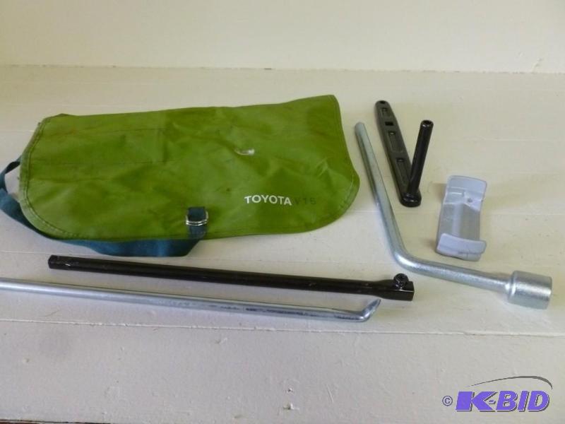 lot 110 image: Toyota V15&nbsptire changing wrenc...