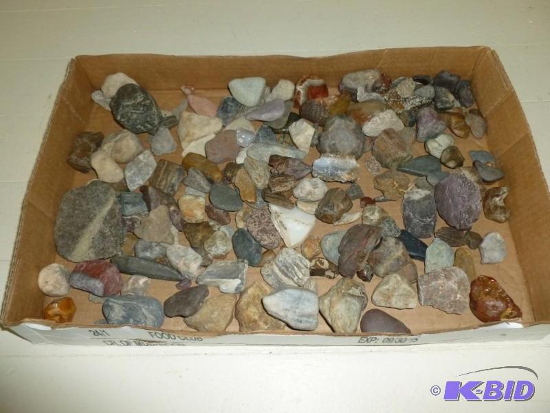 lot 114 image: Large lot of collector rocks and pe...