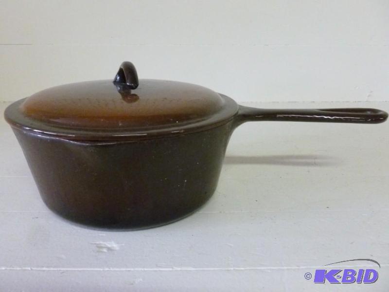 lot 115 image: Heavy duty porcelain lined cast iro...