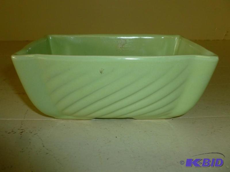 lot 126 image: Beautiful Hull F-12 USA pottery pla...