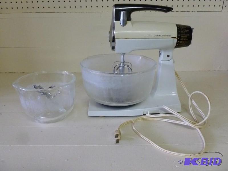 lot 139 image: Sunbeam Mixmaster&nbsp12 speed tab...