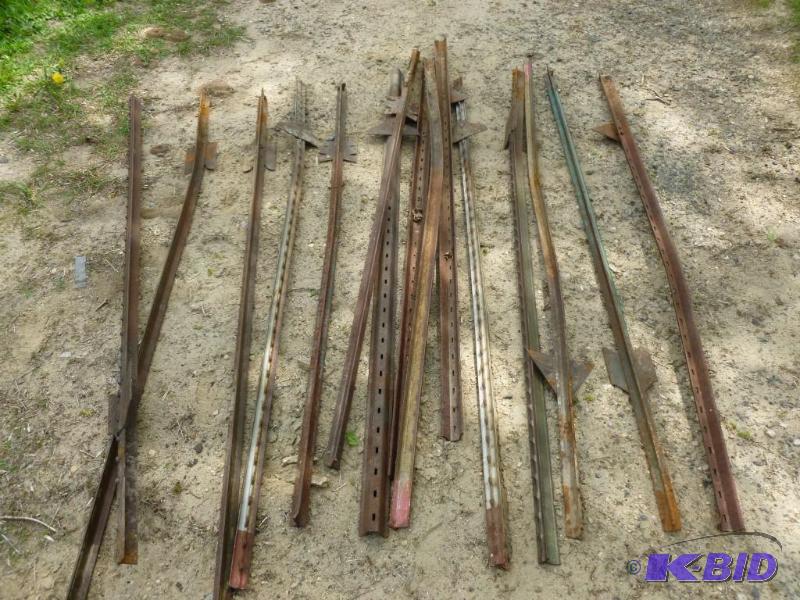 lot 161 image: Lot of 15 heavy duty steel fence po...