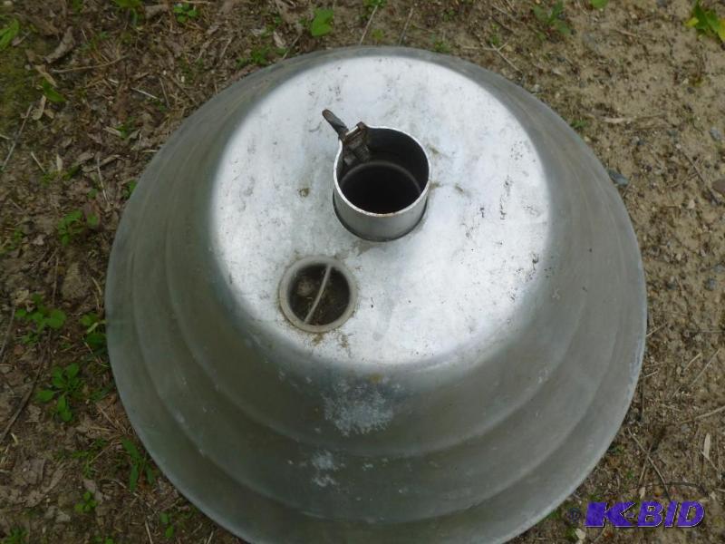 lot 167 image: Heavy duty aluminum patio table umb...