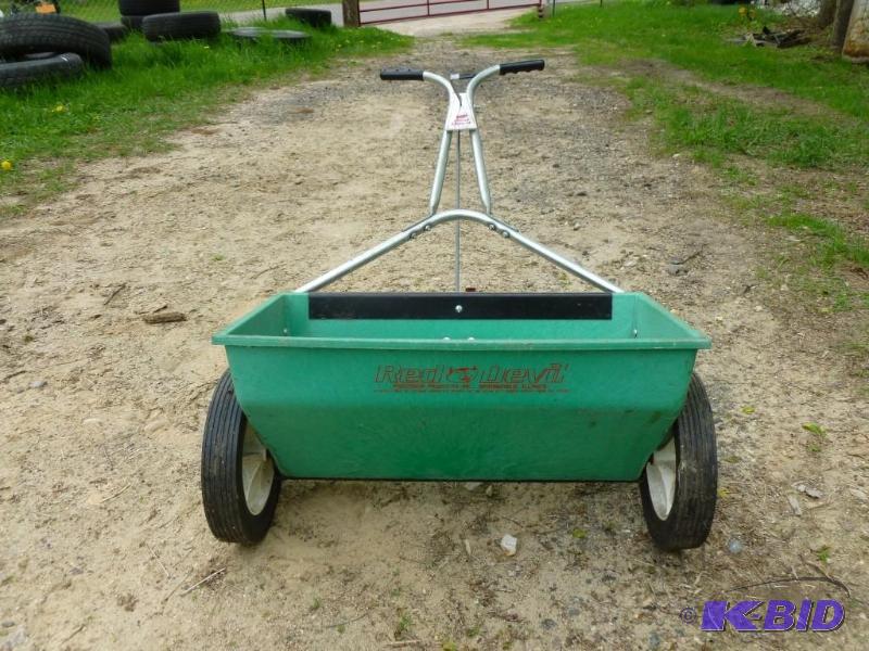 lot 173 image: Red Devil broadcast fertilizer spre...