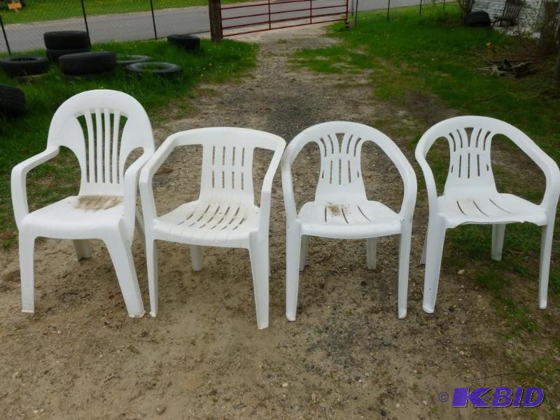 lot 176 image: Lot of four heavy gage plastic pati...