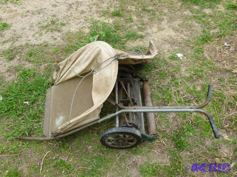 lot 177 image: Vintage roller blade push mower wit...