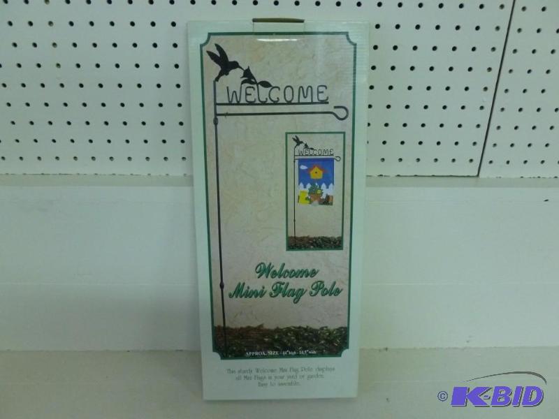 lot 187 image: Outdoor - Welcome mini yard flag po...