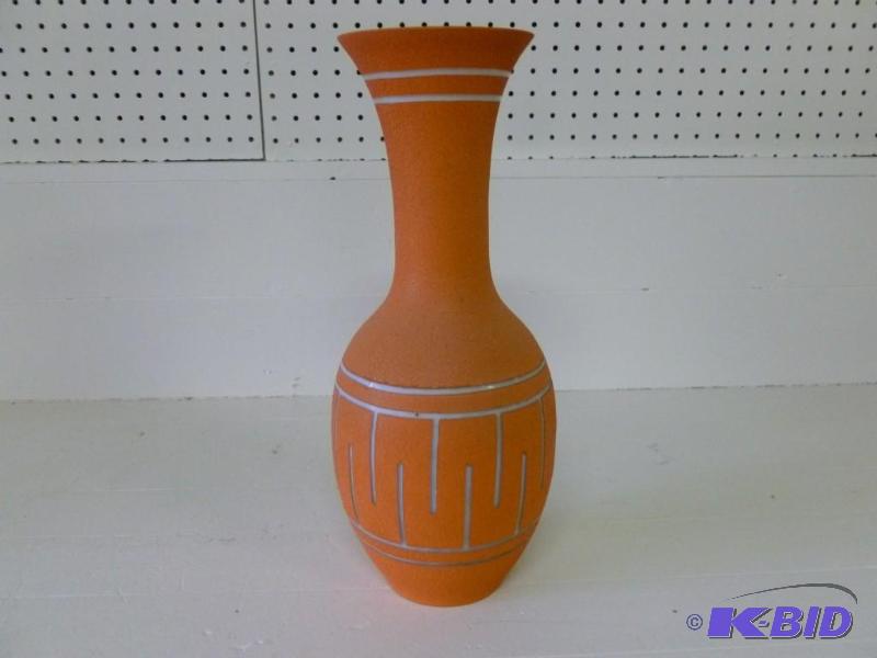lot 195 image: Large glass vase that measures 6 1...