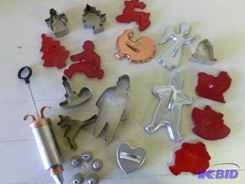 lot 225 image: Large lot of good cookie cutters....