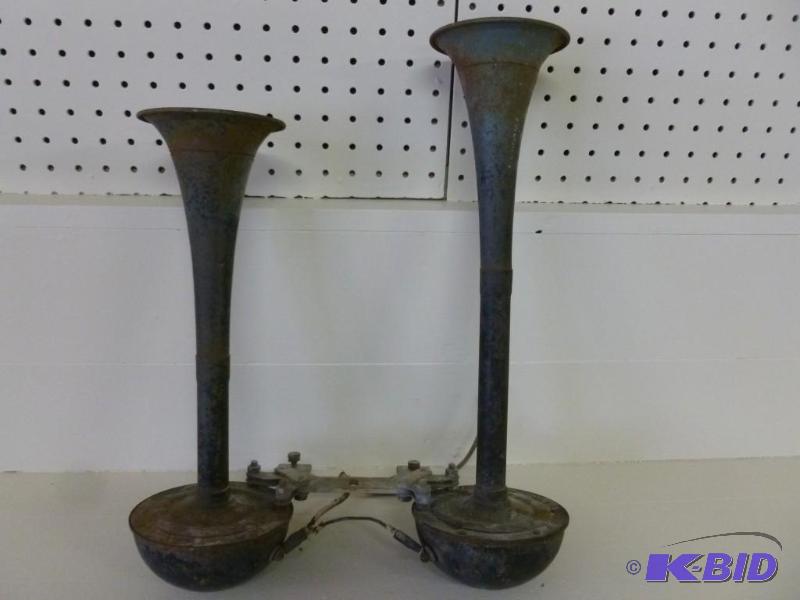 lot 24 image: A set of vintage 1930s truck horns...