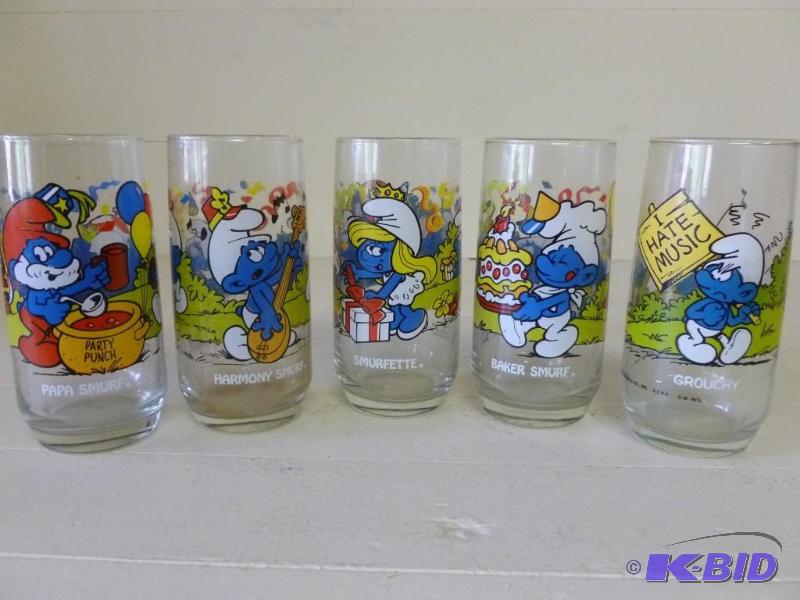 lot 240 image: Lot of five collectible 1983 Smurf ...