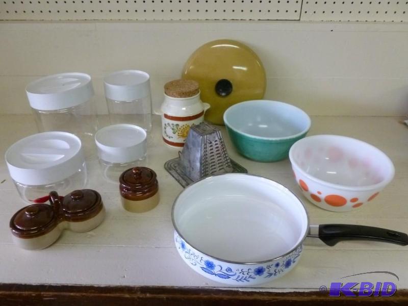 lot 260 image: Large kitchen lot that includes a g...