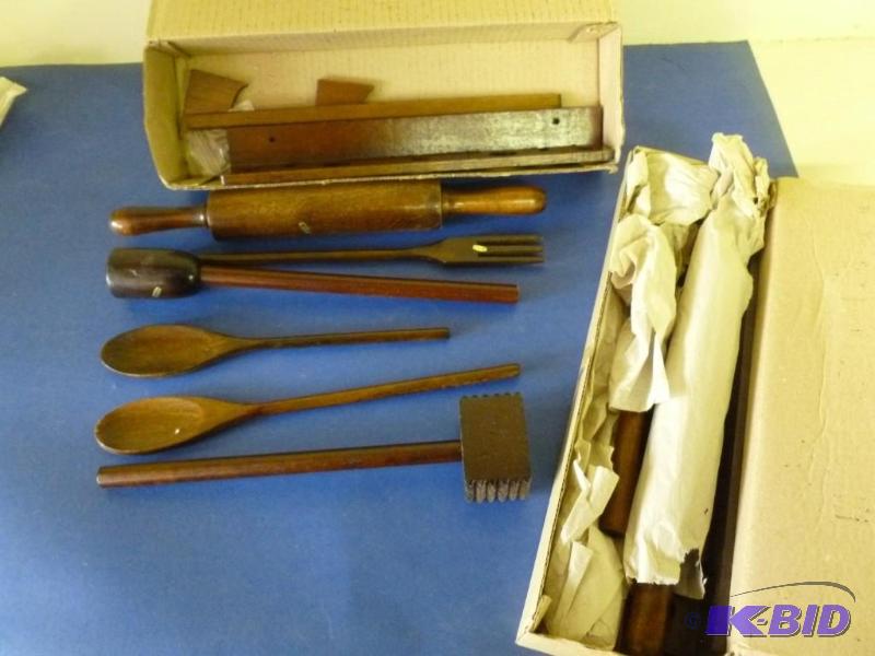 lot 273 image: Lot of two wooden spoon and wall ra...