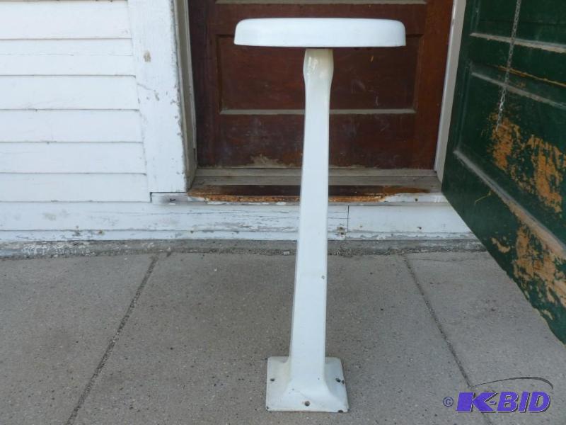 lot 3 image: Large Vintage Sani Products Co. Chi...