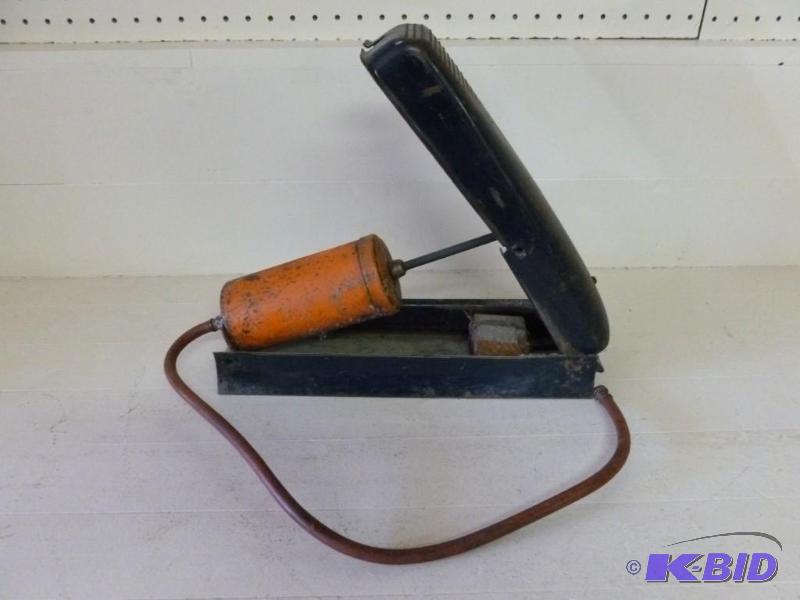 lot 309 image: Vintage metal bodied foot air pump....