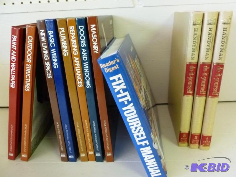 lot 315 image: Large lot of handyman hardcover boo...