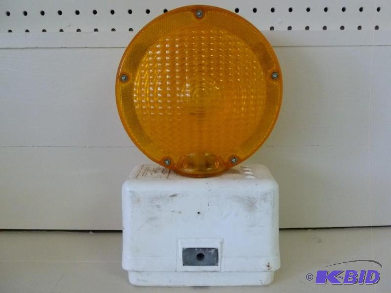 lot 317 image: Pyra-Lite model 800 construction li...