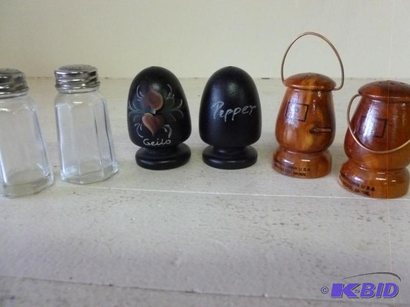 lot 325 image: Lot of three salt and pepper shaker...