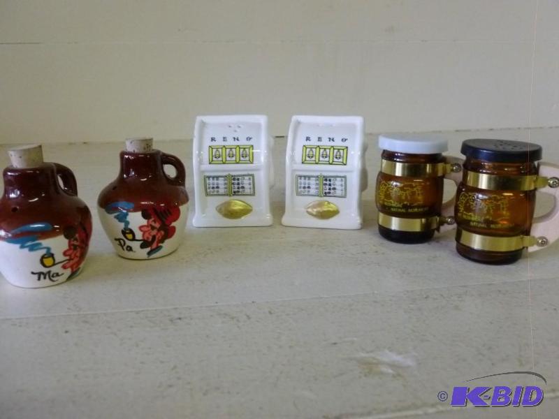 lot 326 image: Lot of three salt and pepper shaker...