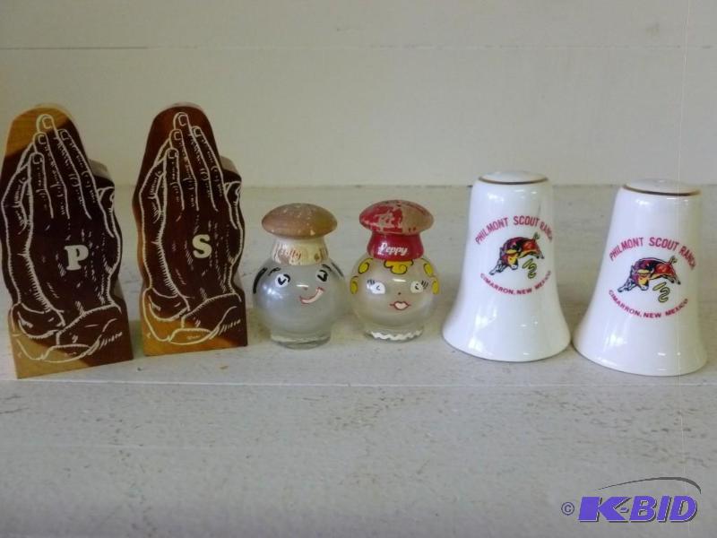 lot 334 image: Lot of three salt and pepper shaker...