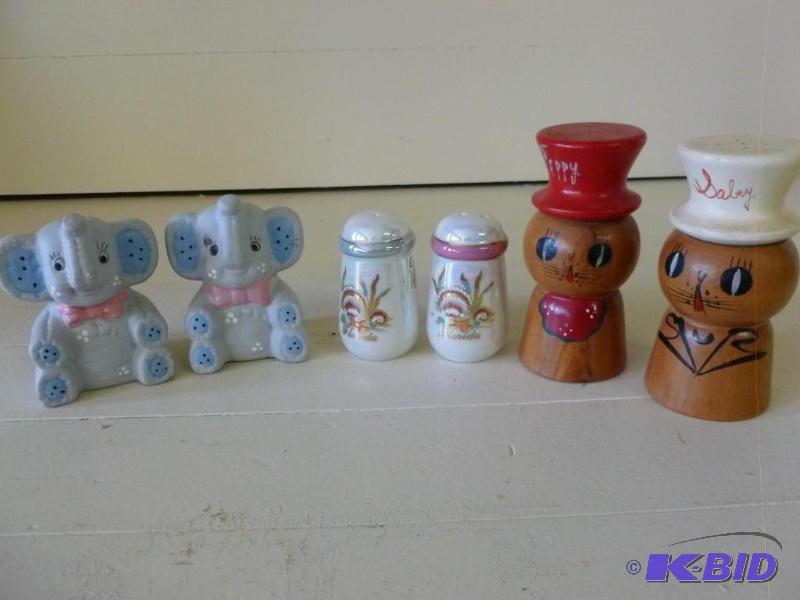 lot 342 image: Lot of three salt and pepper shaker...