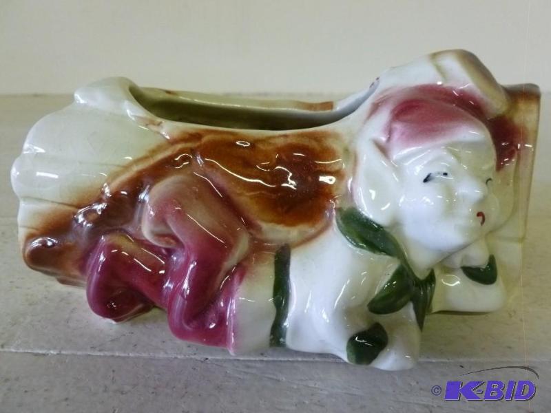 lot 360 image: Vintage porcelain planter that meas...