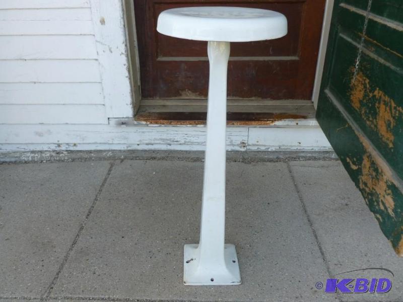 lot 4 image: Large Vintage Sani Products Co. Chi...