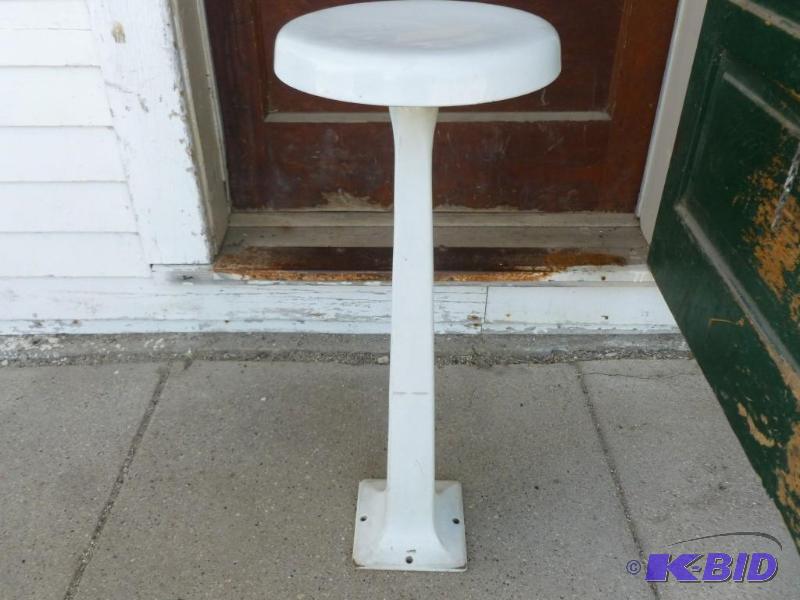 lot 5 image: Large Vintage Sani Products Co. Chi...