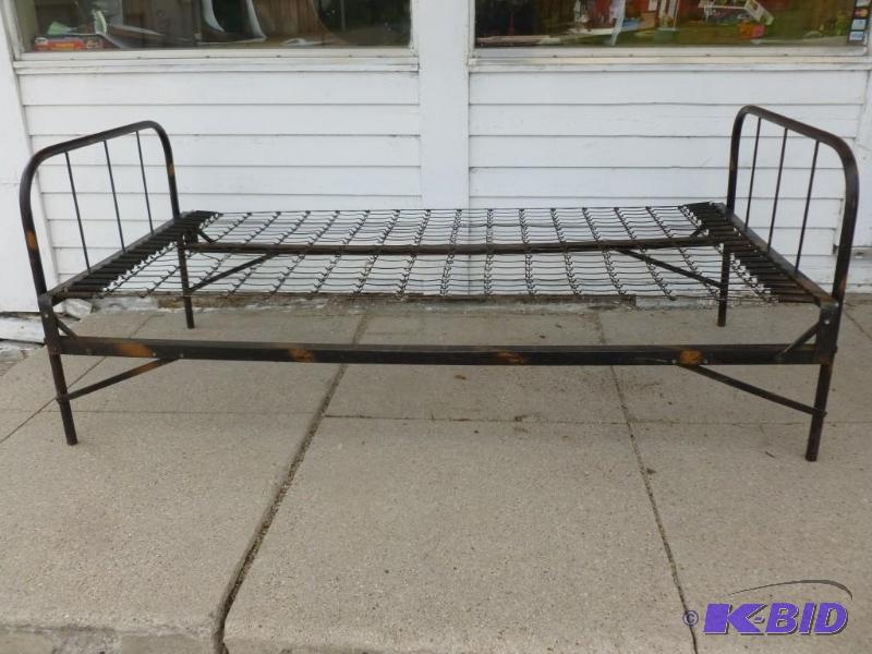 lot 68 image: Vintage metal framed fold up single...