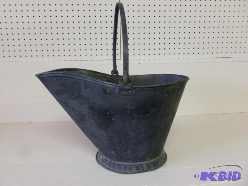 lot 70 image: Vintage metal coal bucket that meas...