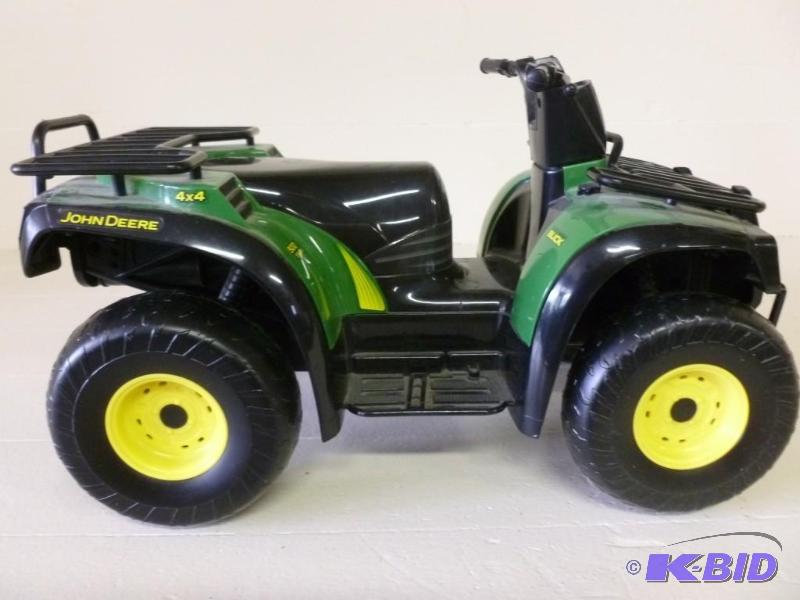 lot 85 image: Large John Deere Buck 500 heavy gag...