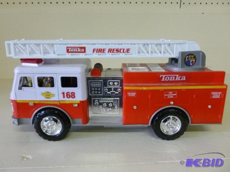 lot 88 image: Large Tonka heavy gage plastic ladd...