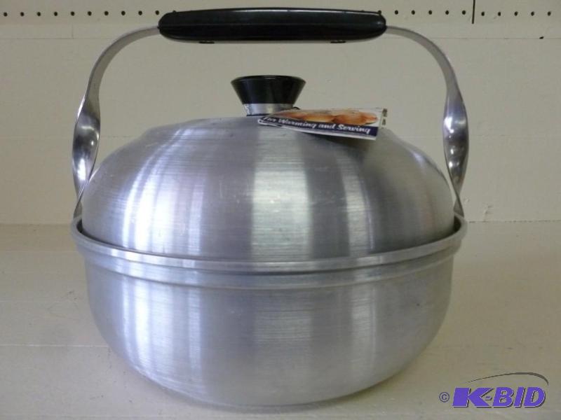 lot 90 image: Vintage Mirro&nbspaluminum warming...