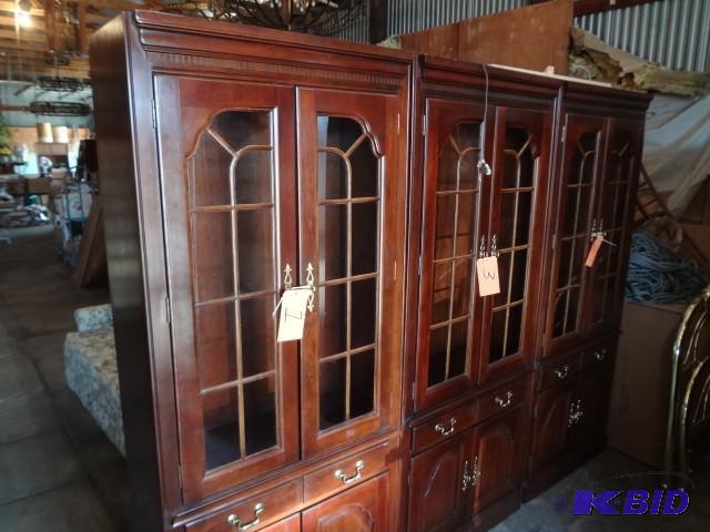 lot 1 image: Cherrywood Case, glass shelves,one ...