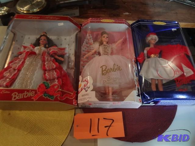 lot 117 image: Barbies (3)...