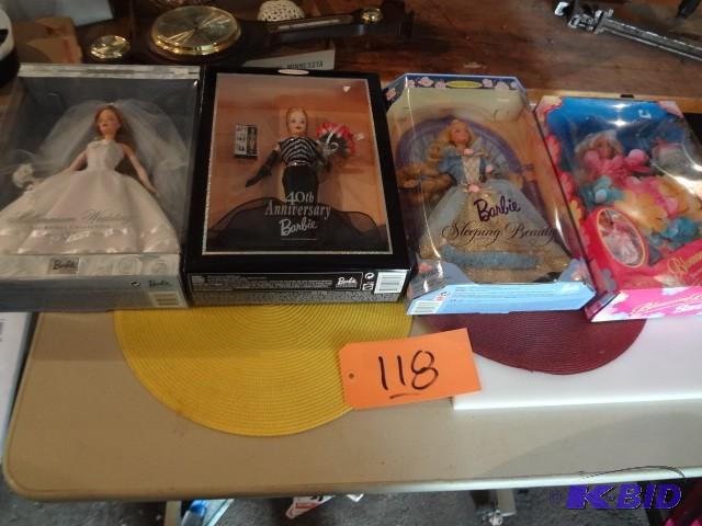 lot 118 image: Barbies(4)...