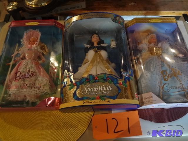 lot 121 image: Barbies (3)...