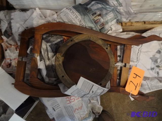 lot 14 image: Collapsing Side Table...